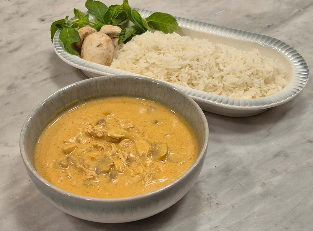 Chicken stragonoff with white rice